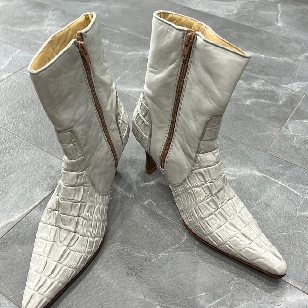 One of a kind white cream real crocodile and leather booties sz 24.5. 5.5 wide